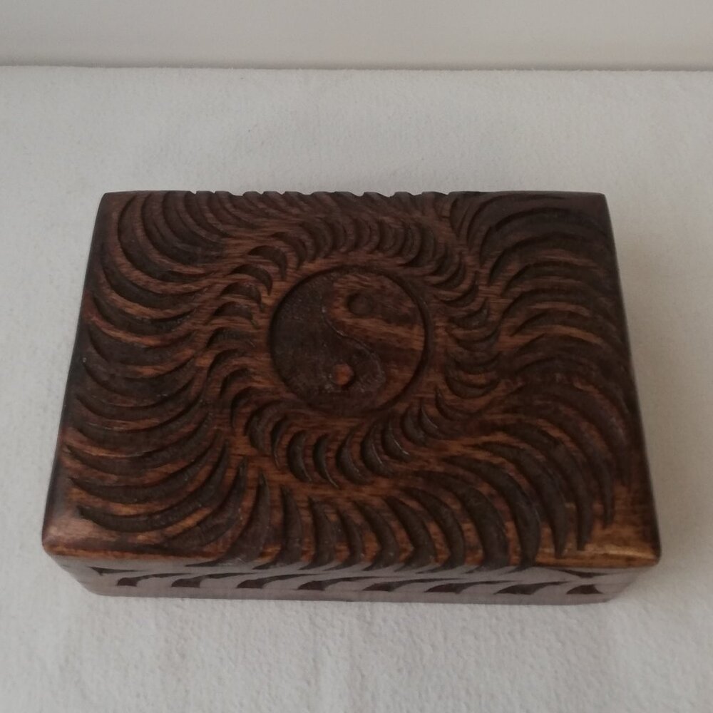Hand-Carved Wooden Jewelry Box – Yin Yang Sunburst Design